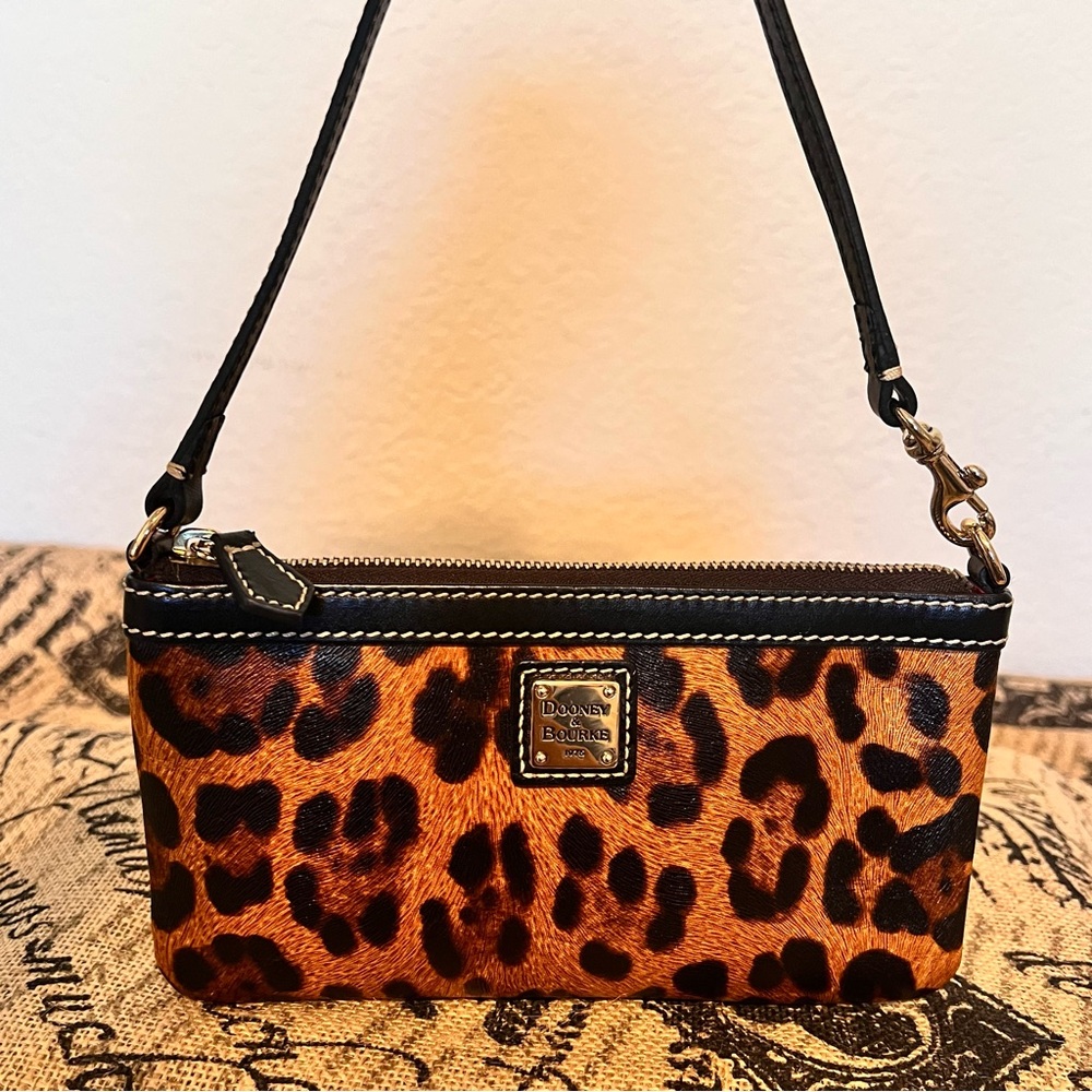Dooney & Bourke wristlet